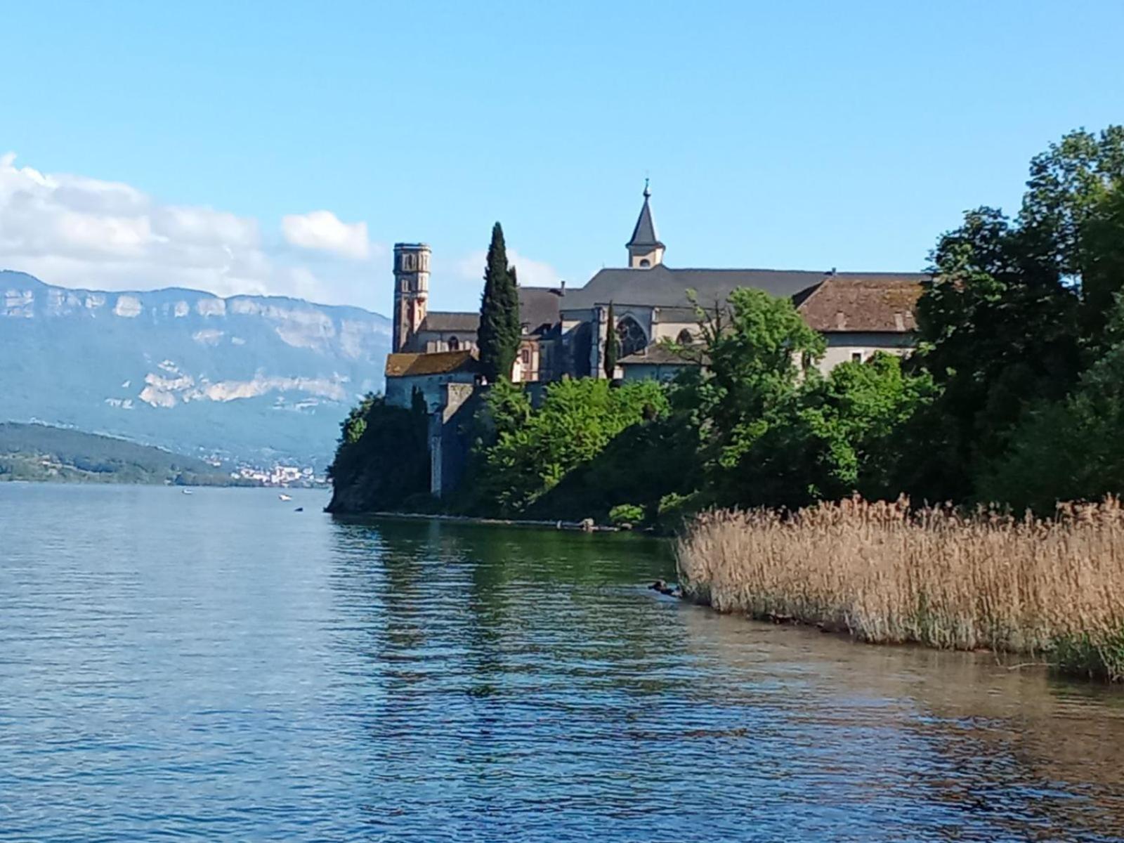 Chez Karine Bed and Breakfast Ceyzerieu Buitenkant foto